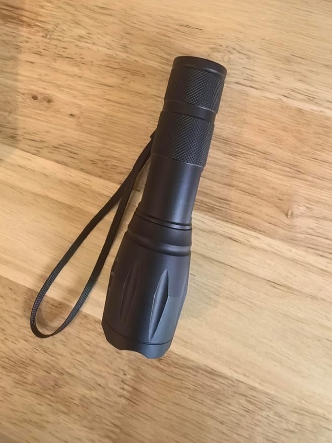 Rechargeable Red Light Flashlight, 2 in 1 White Lights and LED Red Light,2 Modes,Outdoor Variable Focus Portable Red Light Mini Flashlight.