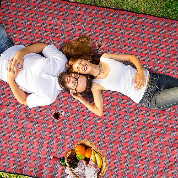 GIVERARE Picnic Beach Blanket, XL Sandfree Waterproof Outdoor Camping Blankets, Quick Drying Family Mat, Portable Extra Large Mats for Travel, Hiking, Music Festival, Lawn-Red