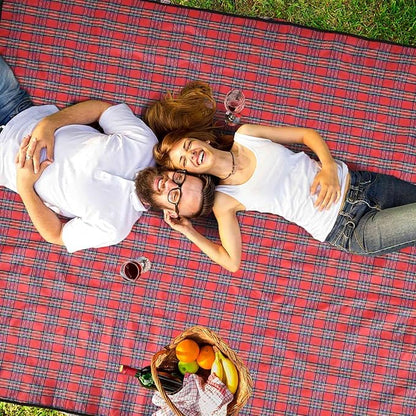 GIVERARE Picnic Beach Blanket, XL Sandfree Waterproof Outdoor Camping Blankets, Quick Drying Family Mat, Portable Extra Large Mats for Travel, Hiking, Music Festival, Lawn-Red